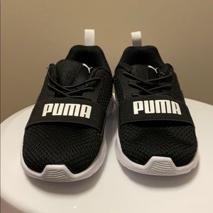 NWOT PUMA SNEAKERS